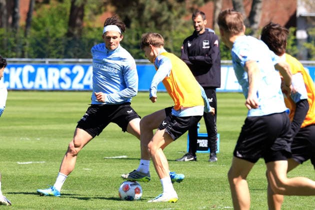 DEU, DFL, 2. FBL Hertha BSC, Training, 22.04.2026, Sportforum, Berlin, DEU, DFL, 2. FBL Hertha BSC, Training, im Bild Kennet Eichhorn (Hertha BSC Berlin 23), Fabian Reese (Hertha BSC Berlin 11) DFL - regulations prohibit any use of Photographs as image sequences and or quasi-video