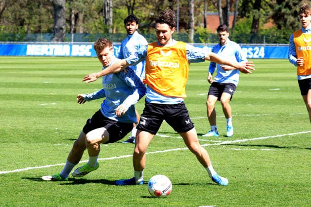 DEU, DFL, 2. FBL Hertha BSC, Training, 22.04.2026, Sportforum, Berlin, DEU, DFL, 2. FBL Hertha BSC, Training, im Bild Pascal Klemens (Hertha BSC Berlin 41), Luca Schuler (Hertha BSC Berlin 18) DFL - regulations prohibit any use of Photographs as image sequences and or quasi-video
