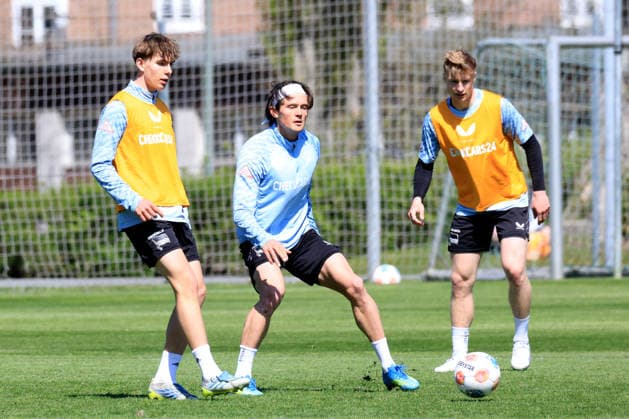 DEU, DFL, 2. FBL Hertha BSC, Training, 22.04.2026, Sportforum, Berlin, DEU, DFL, 2. FBL Hertha BSC, Training, im Bild Kennet Eichhorn (Hertha BSC Berlin 23), Fabian Reese (Hertha BSC Berlin 11), Julian Eitschberger (Hertha BSC Berlin 2) DFL - regulations prohibit any use of Photographs as image sequences and or quasi-video