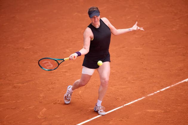 Mutua Madrid Open - Day Three Anastasia Pavlyuchenkova plays a forehand against Alexandra Eala of Phillipines during the GirlÕs Singles match on day three of the Mutua Madrid Open at Caja Magica on April 22, 2026, in Madrid, Spain. Madrid Caja Magica Madrid Spain RL_MMO2K26_000458 Copyright: xRicardoxLarreinax
