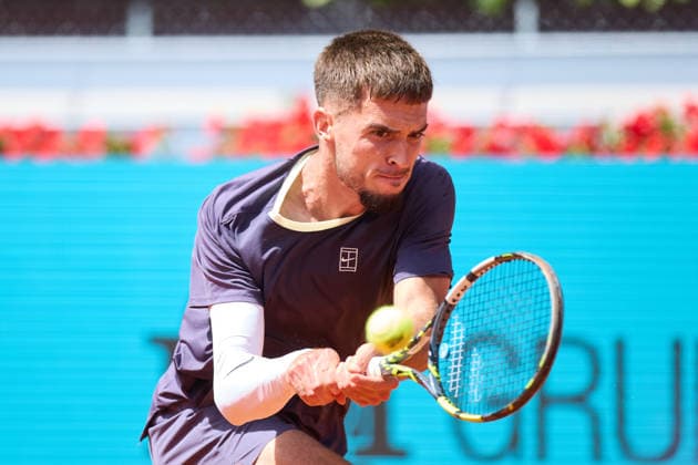 Mutua Madrid Open - Day Three Dino Prizmic of Croatia plays a backhand against Matteo Berrettini of Italy during the MenÕs Singles match on day three of the Mutua Madrid Open at Caja Magica on April 22, 2026, in Madrid, Spain. Madrid Caja Magica Madrid Spain RL_MMO2K26_000491 Copyright: xRicardoxLarreinax