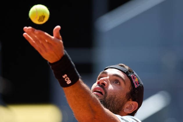Mutua Madrid Open - Day Three Matteo Berrettini of Italy serves against Dino Prizmic of Croatia during the Men™s Singles match on day three of the Mutua Madrid Open at Caja Magica on April 22, 2026, in Madrid, Spain. Madrid Caja Magica Madrid Spain RL_MMO2K26_000493 Copyright: xRicardoxLarreinax