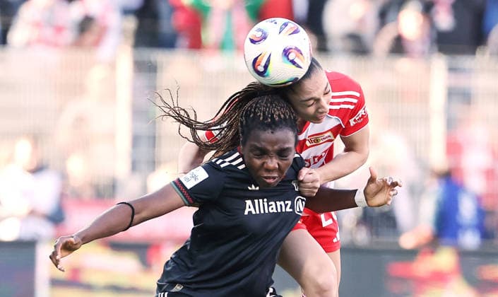 Edna Imade, Amber Tysiak Zweikampf Spielszene Aktion Fußball Fussball 1. Bundesliga Damen Frauen 23. Spieltag Saison 2025 2026 22.04.2026 1.FC Union Berlin vs. FC Bayern München FCB DFL regulations prohibit any use of photographs as image sequences and or quasi-video