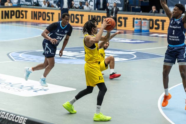 GER, ENBL VIMODROM Final 4, Halbfinale 1, CSO Voluntari - Dziki Warschau. 22.04.2026, Stadthalle, Weißenfels, GER, ENBL VIMODROM Final 4, Halbfinale 1, CSO Voluntari - Dziki Warschau. Tahlik Chavez (Dziki Warschau, 16) Â Foto Alexander Trienitz Weißenfels Stadthalle Sachsen-Anhalt Deutschland