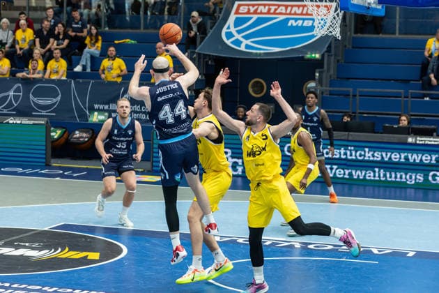 GER, ENBL VIMODROM Final 4, Halbfinale 1, CSO Voluntari - Dziki Warschau. 22.04.2026, Stadthalle, Weißenfels, GER, ENBL VIMODROM Final 4, Halbfinale 1, CSO Voluntari - Dziki Warschau. Kodi Justice (CSO Voluntari, 44) Â Foto Alexander Trienitz Weißenfels Stadthalle Sachsen-Anhalt Deutschland
