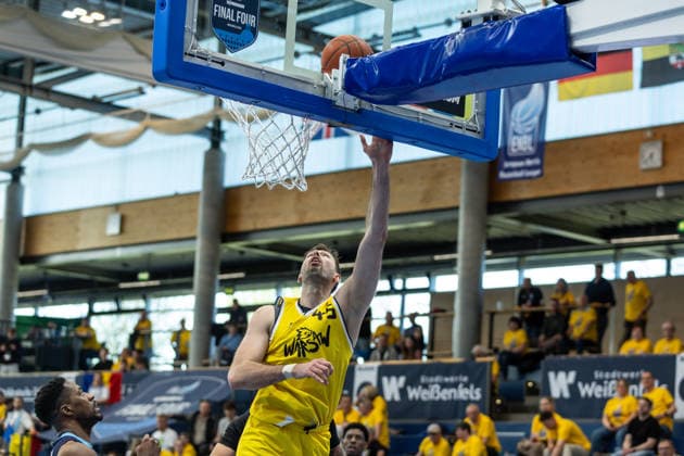 GER, ENBL VIMODROM Final 4, Halbfinale 1, CSO Voluntari - Dziki Warschau. 22.04.2026, Stadthalle, Weißenfels, GER, ENBL VIMODROM Final 4, Halbfinale 1, CSO Voluntari - Dziki Warschau. Lukasz Frackiewicz (Dziki Warschau, 45) Â Foto Alexander Trienitz Weißenfels Stadthalle Sachsen-Anhalt Deutschland