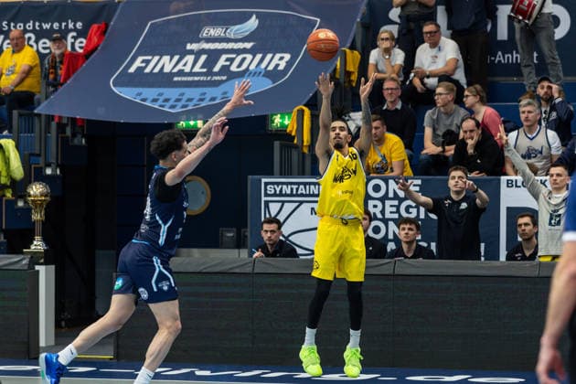 GER, ENBL VIMODROM Final 4, Halbfinale 1, CSO Voluntari - Dziki Warschau. 22.04.2026, Stadthalle, Weißenfels, GER, ENBL VIMODROM Final 4, Halbfinale 1, CSO Voluntari - Dziki Warschau. Tahlik Chavez (Dziki Warschau, 16) Â Foto Alexander Trienitz Weißenfels Stadthalle Sachsen-Anhalt Deutschland