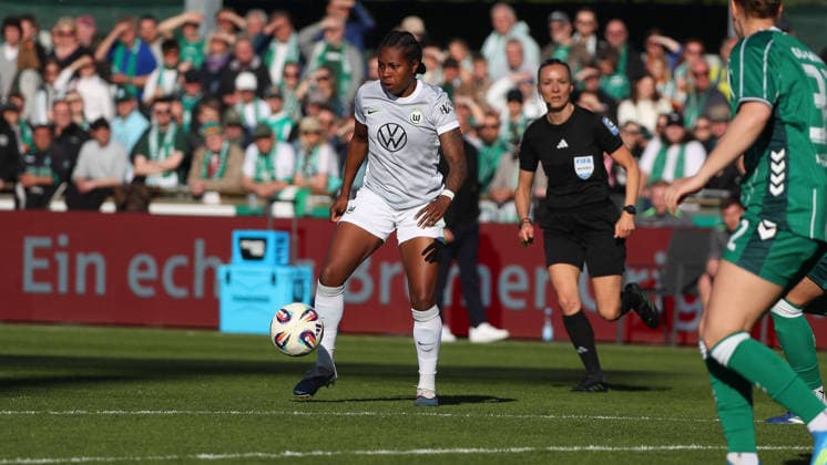 Bremen vs VfL, BL Frauen Bremen, 22.04.2026, Fußball, Frauen, Google Pixel Bundesliga, Saison 2025 2026, SV Werder Bremen vs VfL Wolfsburg, Lineth Beerensteyn (VfL Wolfsburg) Deutschland