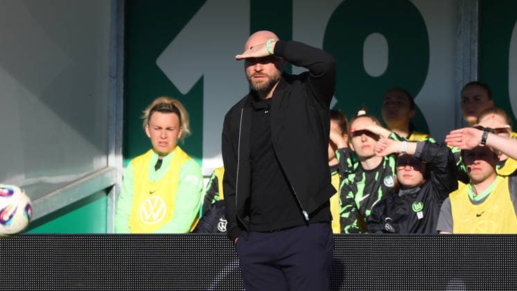 Bremen vs VfL, BL Frauen Bremen, 22.04.2026, Fußball, Frauen, Google Pixel Bundesliga, Saison 2025 2026, SV Werder Bremen vs VfL Wolfsburg, Cheftrainer Stephan Lerch (VfL Wolfsburg) Deutschland