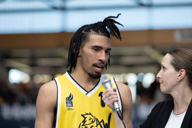 Tahlik Chavez (Dzigi, 16), Interview, CSO Voluntari vs. Dziki Warszawa, European North Basketball League, Final Four, Halbfinale 2025 26, Rumänien, Polen, 22.04.2026. Weissenfels Stadthalle Sachsen-Anhalt Deutschland