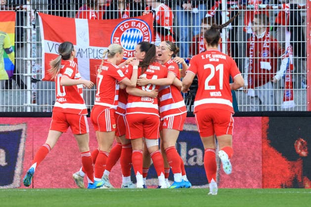 DEU, 2.BL, Frauen, 1.FC Union vs. Bayern Muenchen, 22.04.2026, Stadion Alte Foersterei, Berlin, DEU, 2.BL, Frauen, 1.FC Union vs. Bayern Muenchen, im Bild: 1:1 durch Sophie Weidauer (1.FC Union Berlin 9), Union-Spielerinnenkreis, Lisa Heiseler (1.FC Union Berlin 7) DFL - regulations prohibit any use of Photographs as image sequences and or quasi-video