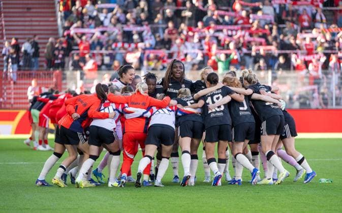 Fußball, Frauen, Saison 2025 2026, Google Pixel Frauen-Bundesliga (23. Spieltag), 1. FC Union Berlin -FC Bayern München, Bayern-Motivation vor dem Spiel im Kreis, 22.04. 2026, Copyright: xMatthiasxKochx
