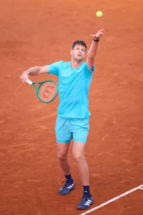 Mutua Madrid Open - Day Three Hubert Hurkacz of Poland serves against Jaime Faria of Portugal during the Men™s Singles match on day three of the Mutua Madrid Open at Caja Magica on April 22, 2026, in Madrid, Spain. Madrid Caja Magica Madrid Spain RL_MMO2K26_000549 Copyright: xRicardoxLarreinax