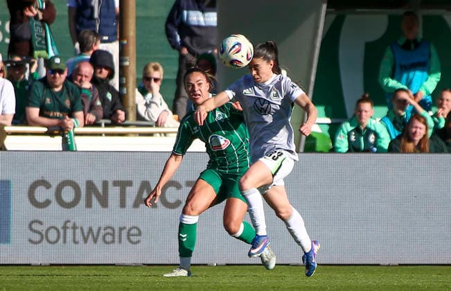 Deutschland: Frauen-Bundesliga 2025 2026, 17. Spieltag - Werder Bremen vs VfL Wolfsburg - Weser-Stadion - Platz 11 (Bremen): Judit Pujols (VfL Wolfsburg Frauen, 33) Bremen Copyright: xAymanxAlahmedx