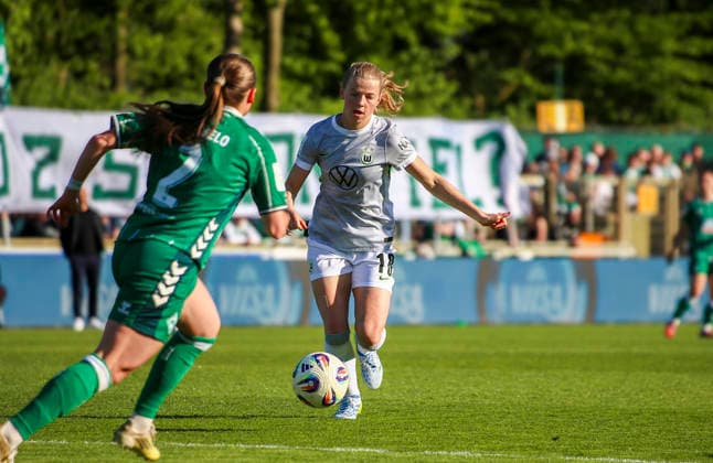 Deutschland: Frauen-Bundesliga 2025 2026, 17. Spieltag - Werder Bremen vs VfL Wolfsburg - Weser-Stadion - Platz 11 (Bremen): Justine Kielland (VfL Wolfsburg Frauen, 18) Bremen Copyright: xAymanxAlahmedx