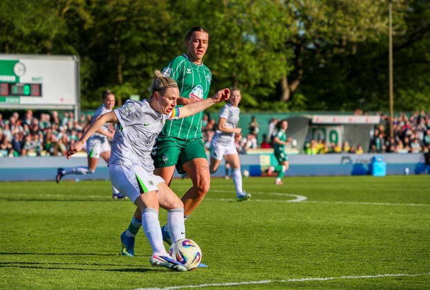 Deutschland: Frauen-Bundesliga 2025 2026, 17. Spieltag - Werder Bremen vs VfL Wolfsburg - Weser-Stadion - Platz 11 (Bremen): Svenja Huth (VfL Wolfsburg Frauen, 10) Bremen Copyright: xAymanxAlahmedx