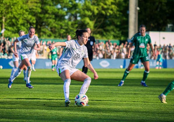 Deutschland: Frauen-Bundesliga 2025 2026, 17. Spieltag - Werder Bremen vs VfL Wolfsburg - Weser-Stadion - Platz 11 (Bremen): Joelle Wedemeyer (VfL Wolfsburg Frauen, 24) Bremen Copyright: xAymanxAlahmedx