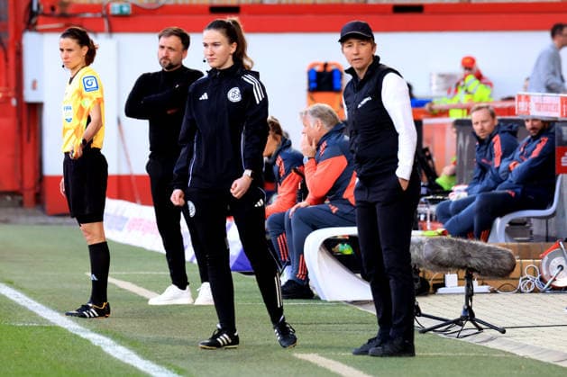 DEU, 2.BL, Frauen, 1.FC Union vs. Bayern Muenchen, 22.04.2026, Stadion Alte Foersterei, Berlin, DEU, 2.BL, Frauen, 1.FC Union vs. Bayern Muenchen, im Bild: Cheftrainerin Ailien Poese (1.FC Union Berlin), Trainer Jose Barcala (FC Bayern Muenchen) DFL - regulations prohibit any use of Photographs as image sequences and or quasi-video