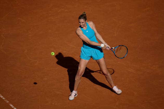 Mutua Madrid Open - Day Three Karolina Pliskova of Czech Republic plays a backhand against Sinja Kraus of Austria during the GirlÕs Singles match on day three of the Mutua Madrid Open at Caja Magica on April 22, 2026, in Madrid, Spain. Madrid Caja Magica Madrid Spain RL_MMO2K26_000559 Copyright: xRicardoxLarreinax