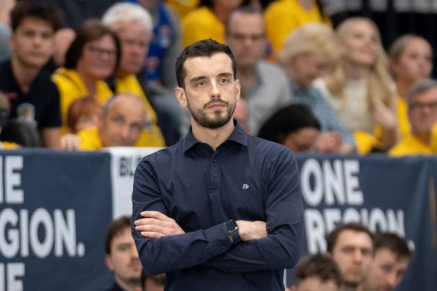 Marco Legovich (Dzigi, Head Coach), CSO Voluntari vs. Dziki Warszawa, European North Basketball League, Final Four, Halbfinale 2025 26, Rumänien, Polen, 22.04.2026. Weissenfels Stadthalle Sachsen-Anhalt Deutschland