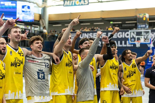 GER, ENBL VIMODROM Final 4, Halbfinale 1, CSO Voluntari - Dziki Warschau. 22.04.2026, Stadthalle, Weißenfels, GER, ENBL VIMODROM Final 4, Halbfinale 1, CSO Voluntari - Dziki Warschau. Team Dziki Warschau jubelt nach dem Sieg Â Foto Alexander Trienitz Weißenfels Stadthalle Sachsen-Anhalt Deutschland