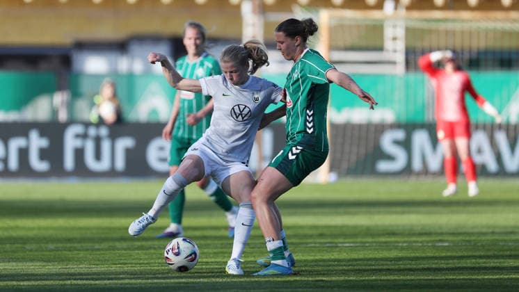 Bremen vs VfL, BL Frauen Bremen, 22.04.2026, Fußball, Frauen, Google Pixel Bundesliga, Saison 2025 2026, SV Werder Bremen vs VfL Wolfsburg, Justine Kielland (VfL Wolfsburg), Hanna Nemeth (Werder Bremen) Deutschland