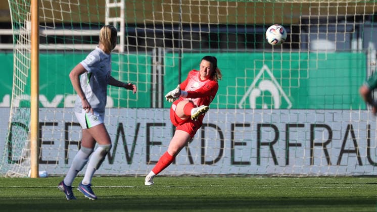 Bremen vs VfL, BL Frauen Bremen, 22.04.2026, Fußball, Frauen, Google Pixel Bundesliga, Saison 2025 2026, SV Werder Bremen vs VfL Wolfsburg, Torfrau Martina Tufekovic (VfL Wolfsburg) Deutschland