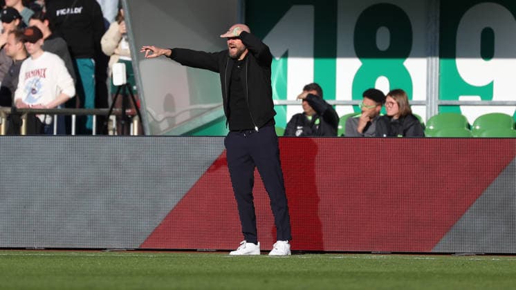 Bremen vs VfL, BL Frauen Bremen, 22.04.2026, Fußball, Frauen, Google Pixel Bundesliga, Saison 2025 2026, SV Werder Bremen vs VfL Wolfsburg, Cheftrainer Stephan Lerch (VfL Wolfsburg) Deutschland