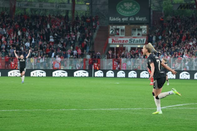 1. Fußball Bundesliga Frauen: Union Berlin - Bayern München, 22.04.2026 Torjubel, Jubel. Giulia Gwinn (Bayern Muenchen, 7) jubelt über das Tor zum 2:3, während der Begegnung in der 1. Fußball Bundesliga Frauen: Union Berlin - Bayern München in Berlin, Stadion An der Alten Försterei , am 22.04.2026. DFB regulations prohibit any use of photographs as image sequences and or quasi video. Copyright: xBEAUTIFULxSPORTS Frankex