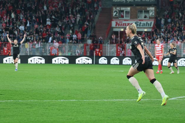 1. Fußball Bundesliga Frauen: Union Berlin - Bayern München, 22.04.2026 Torjubel, Jubel. Giulia Gwinn (Bayern Muenchen, 7) jubelt über das Tor zum 2:3, während der Begegnung in der 1. Fußball Bundesliga Frauen: Union Berlin - Bayern München in Berlin, Stadion An der Alten Försterei , am 22.04.2026. DFB regulations prohibit any use of photographs as image sequences and or quasi video. Copyright: xBEAUTIFULxSPORTS Frankex