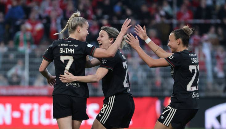 Lisa Heiseler jubelt nach Tor zum 2:3, Barbara Dunst, Arianna Caruso Freude Emotion Jubel Fußball Fussball 1. Bundesliga Damen Frauen 23. Spieltag Saison 2025 2026 22.04.2026 1.FC Union Berlin vs. FC Bayern München FCB DFL regulations prohibit any use of photographs as image sequences and or quasi-video