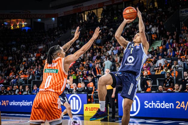 Neu Ulm, Deutschland, 22.04.26: Nelson Weidemann (ratiopharm ulm) und Jack Kayil (ALBA Berlin) im Zweikampf waehrend des Basketball Bundesliga Spiels zwischen ratiopharm ulm vs ALBA Berlin in der ratiopharm Arena am 22. April 2026 in Neu Ulm, Deutschland. (Foto von Harry Langer DeFodi Images) ratiopharm Arena, Germany, 22.04.26: Nelson Weidemann (ratiopharm ulm) und Jack Kayil (ALBA Berlin) battle for the ball during the Basketball Bundesliga match between ratiopharm ulm vs ALBA Berlin at Neu Ulm on April 22, 2026 in ratiopharm Arena, Germany. (Photo by Harry Langer DeFodi Images) (Photo by Harry Langer DeFodi Images) -