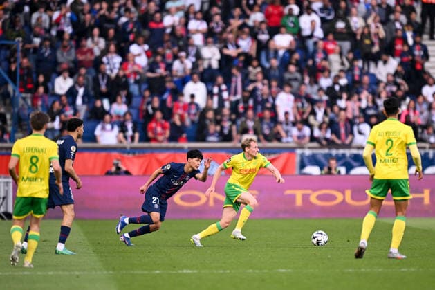 Paris Saint-Germain v FC Nantes - Ligue 1 McDonald s 2025 2026 27 Pedro Dro FERNANDEZ (psg) - 03 Nicolas COZZA (fcn) during the Ligue 1 McDonald s match between Paris Saint-Germain and Nantes at Parc des Princes on April 22, 2026 in Paris, France. Paris France  Copyright: xFEPx 776348324