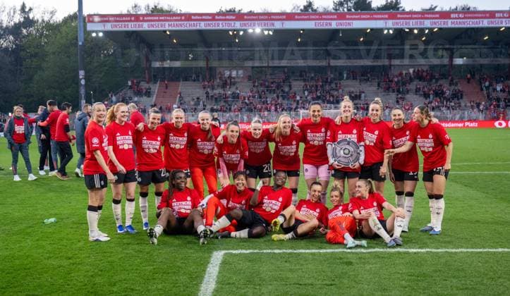 Fußball, Frauen, Saison 2025 2026, Google Pixel Frauen-Bundesliga (23. Spieltag), 1. FC Union Berlin -FC Bayern München, Bayern feiert die Meisterschaft, Jubel nach dem Abpfiff, 22.04. 2026, Copyright: xMatthiasxKochx