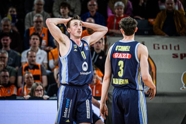 Neu Ulm, Deutschland, 22.04.26: Moses Wood (ALBA Berlin) und Alex OÂ Connell (ALBA Berlin) enttaeusscht waehrend des Basketball Bundesliga Spiels zwischen ratiopharm ulm vs ALBA Berlin in der ratiopharm Arena am 22. April 2026 in Neu Ulm, Deutschland. (Foto von Harry Langer DeFodi Images) ratiopharm Arena, Germany, 22.04.26: Moses Wood (ALBA Berlin) und Alex OÂ Connell (ALBA Berlin) looks dejected during the Basketball Bundesliga match between ratiopharm ulm vs ALBA Berlin at Neu Ulm on April 22, 2026 in ratiopharm Arena, Germany. (Photo by Harry Langer DeFodi Images) (Photo by Harry Langer DeFodi Images) -