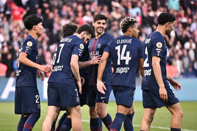 Paris Saint-Germain v FC Nantes - Ligue 1 McDonald s 2025 2026 27 Pedro Dro FERNANDEZ (psg) - 04 Lucas BERALDO (psg) during the Ligue 1 McDonald s match between Paris Saint-Germain and Nantes at Parc des Princes on April 22, 2026 in Paris, France. Paris France  Copyright: xFEPx 776348324
