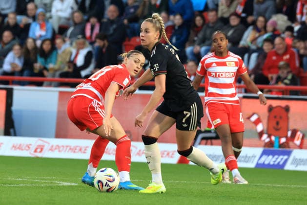 DEU, 2.BL, Frauen, 1.FC Union vs. Bayern Muenchen, 22.04.2026, Stadion Alte Foersterei, Berlin, DEU, 2.BL, Frauen, 1.FC Union vs. Bayern Muenchen, im Bild: Kamber Lia(1.FC Union Berlin 41), Gwinn Giulia (FC Bayern Muenchen 7) DFL - regulations prohibit any use of Photographs as image sequences and or quasi-video