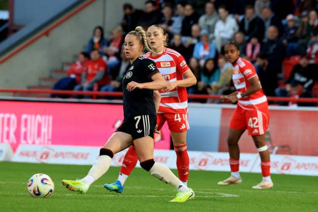 DEU, 2.BL, Frauen, 1.FC Union vs. Bayern Muenchen, 22.04.2026, Stadion Alte Foersterei, Berlin, DEU, 2.BL, Frauen, 1.FC Union vs. Bayern Muenchen, im Bild: Kamber Lia(1.FC Union Berlin 41), Gwinn Giulia (FC Bayern Muenchen 7) DFL - regulations prohibit any use of Photographs as image sequences and or quasi-video