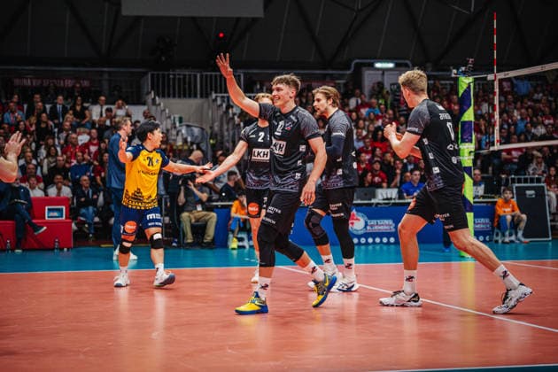 Volleyball Herren CEV Cup 2026 Finale Gas Sales Bluenergy Piacenza vs. SVG Lüneburg 21.04.2026 Die Mannschaft der SVG Lüneburg mit Santeri Välimaa ( 12 SVG Lüneburg) jubelt