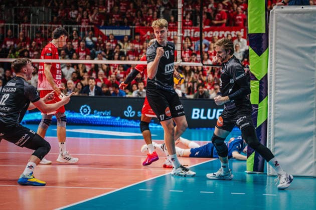 Volleyball Herren CEV Cup 2026 Finale Gas Sales Bluenergy Piacenza vs. SVG Lüneburg 21.04.2026 Axel Enlund ( 17 SVG Lüneburg) und Jackson Howe ( 6 SVG Lüneburg) jubeln