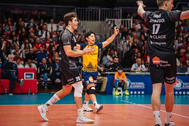 Volleyball Herren CEV Cup 2026 Finale Gas Sales Bluenergy Piacenza vs. SVG Lüneburg 21.04.2026 Ethan Champlin ( 20 SVG Lüneburg) und Sho Takahashi ( 21 SVG Lüneburg) jubeln