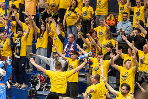 GER, ENBL VIMODROM Final 4, Halbfinale 2, SYNTAINICS MBC - Manchester Basketball. 22.04.2026, Stadthalle, Weißenfels, GER, ENBL VIMODROM Final 4, Halbfinale 2, SYNTAINICS MBC - Manchester Basketball. Fans vom Syntainics MBC Â Foto Alexander Trienitz Weißenfels Stadthalle Sachsen-Anhalt Deutschland