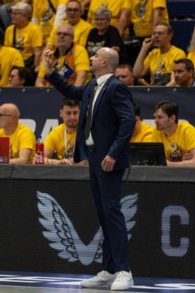 GER, ENBL VIMODROM Final 4, Halbfinale 2, SYNTAINICS MBC - Manchester Basketball. 22.04.2026, Stadthalle, Weißenfels, GER, ENBL VIMODROM Final 4, Halbfinale 2, SYNTAINICS MBC - Manchester Basketball. Milenko Bogicevic (Head Coach), Syntainics MBC Â Foto Alexander Trienitz Weißenfels Stadthalle Sachsen-Anhalt Deutschland