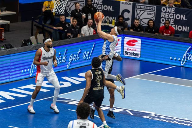 GER, ENBL VIMODROM Final 4, Halbfinale 2, SYNTAINICS MBC - Manchester Basketball. 22.04.2026, Stadthalle, Weißenfels, GER, ENBL VIMODROM Final 4, Halbfinale 2, SYNTAINICS MBC - Manchester Basketball. Max Jones (Manchester Basketball, 2) Â Foto Alexander Trienitz Weißenfels Stadthalle Sachsen-Anhalt Deutschland