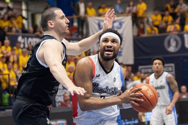 Nemanja Djurisic (MBC, 42), Zak Irvin (MCR, 7), Syntainics MBC vs. Manchester Basketball, European North Basketball League, Final Four, Halbfinale 2025 26, Deutschland England, 22.04.2026. Weissenfels Stadthalle Sachsen-Anhalt Deutschland