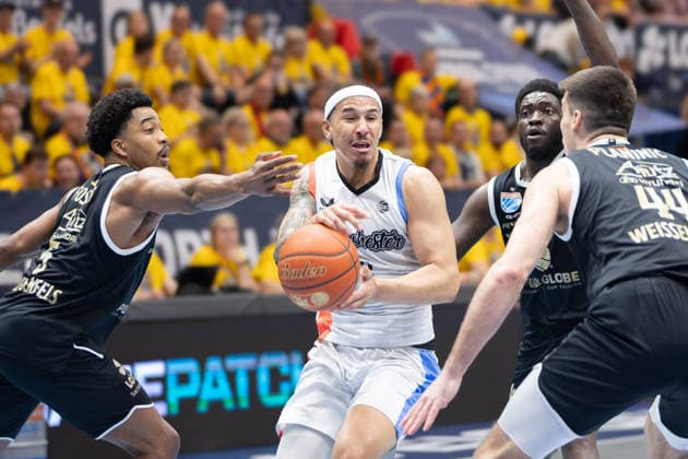 Marcus Foster (MBC, 5), Max Jones (MCR, 2), Jure Planinic (MBC, 44), Syntainics MBC vs. Manchester Basketball, European North Basketball League, Final Four, Halbfinale 2025 26, Deutschland England, 22.04.2026. Weissenfels Stadthalle Sachsen-Anhalt Deutschland