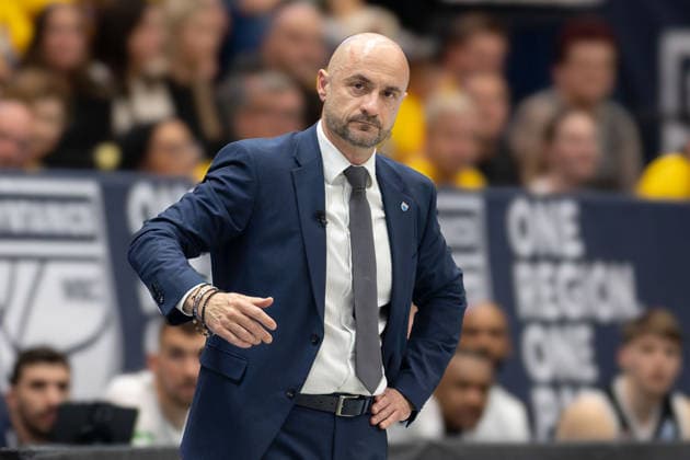 Milenko Bogicevic (MBC, Head Coach), Syntainics MBC vs. Manchester Basketball, European North Basketball League, Final Four, Halbfinale 2025 26, Deutschland England, 22.04.2026. Weissenfels Stadthalle Sachsen-Anhalt Deutschland