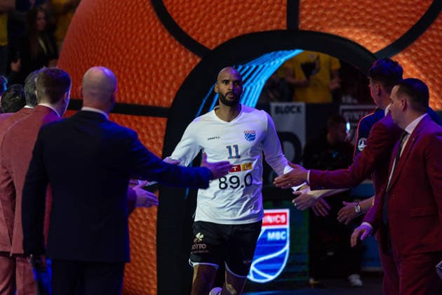 GER, ENBL VIMODROM Final 4, Halbfinale 2, SYNTAINICS MBC - Manchester Basketball. 22.04.2026, Stadthalle, Weißenfels, GER, ENBL VIMODROM Final 4, Halbfinale 2, SYNTAINICS MBC - Manchester Basketball. Akeem Vargas (Syntainics MBC, 11) bei der Teamvorstellung  Foto Alexander Trienitz Weißenfels Stadthalle Sachsen-Anhalt Deutschland