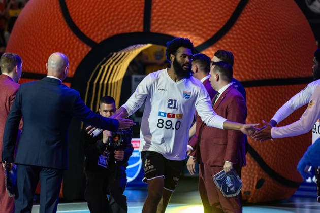GER, ENBL VIMODROM Final 4, Halbfinale 2, SYNTAINICS MBC - Manchester Basketball. 22.04.2026, Stadthalle, Weißenfels, GER, ENBL VIMODROM Final 4, Halbfinale 2, SYNTAINICS MBC - Manchester Basketball. RJ Gunn (Syntainics MBC, 21) bei der Teamvorstellung  Foto Alexander Trienitz Weißenfels Stadthalle Sachsen-Anhalt Deutschland
