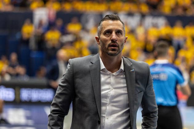 GER, ENBL VIMODROM Final 4, Halbfinale 2, SYNTAINICS MBC - Manchester Basketball. 22.04.2026, Stadthalle, Weißenfels, GER, ENBL VIMODROM Final 4, Halbfinale 2, SYNTAINICS MBC - Manchester Basketball. Matthew Otten (Head Coach), Manchester Basketball  Foto Alexander Trienitz Weißenfels Stadthalle Sachsen-Anhalt Deutschland